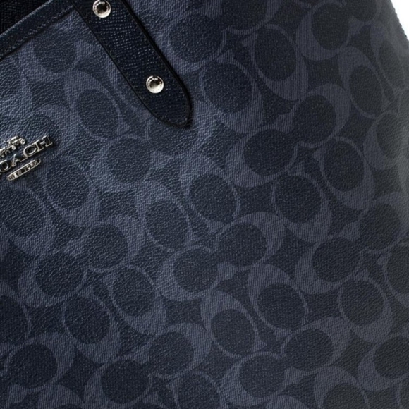 Coach Reversible City Signature Tote Perdect Condition - Picture 9 of 10
